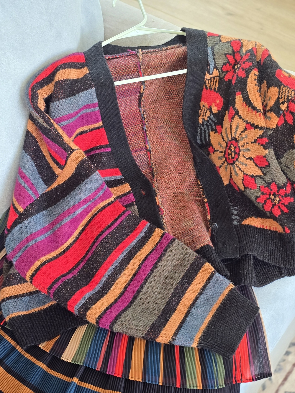 FARM Rio Ballet Stripes Macaw Cropped Cardigan - Picture 2 of 7